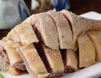 一道能補(bǔ)虛活血、化痰止咳平喘的美食——三七銀杏蒸白鴨