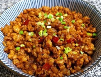 如果冰箱里只有一樣?xùn)|西，只能是它——萬(wàn)能的三七肉臊子